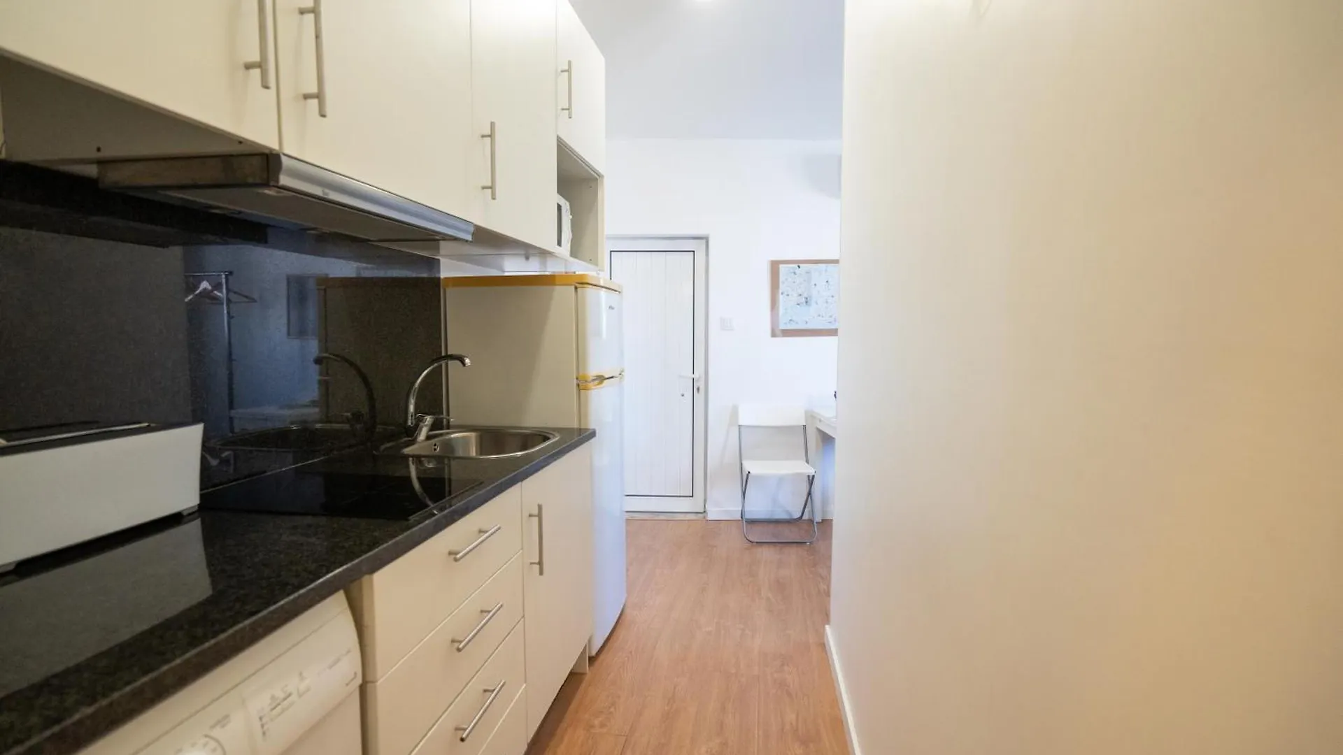 Apartment Studio Mouraria, Lisbon Center, Tram & Metro